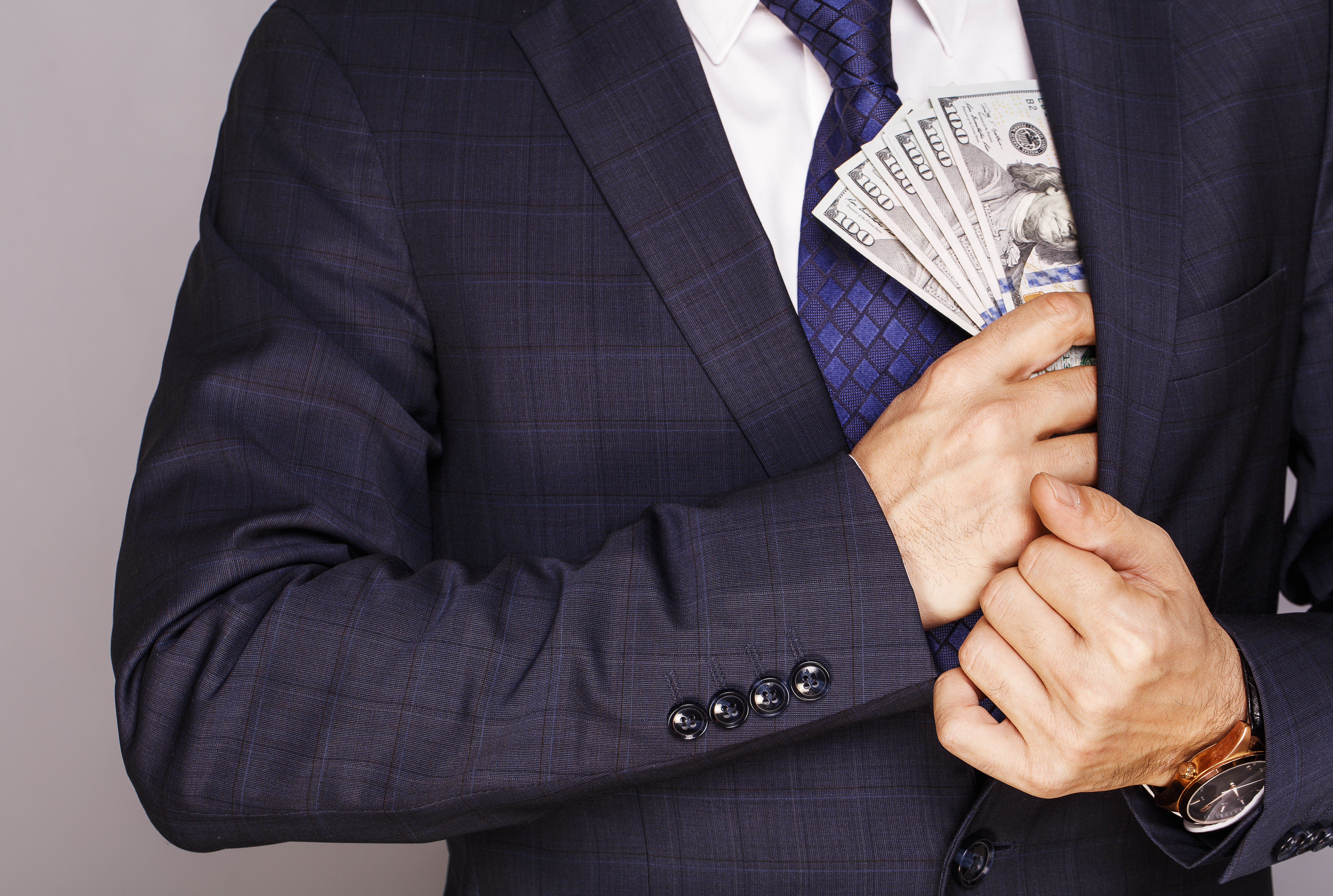 To Catch a Thief: 6 Ways Employers Rip Off Employees